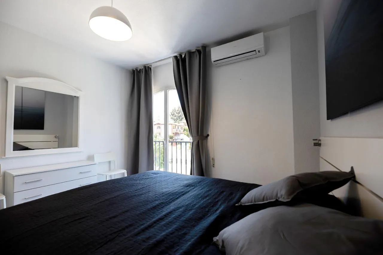 Spacious 2-Bedroom Apartment With Free Parking Sitio de Calahonda España