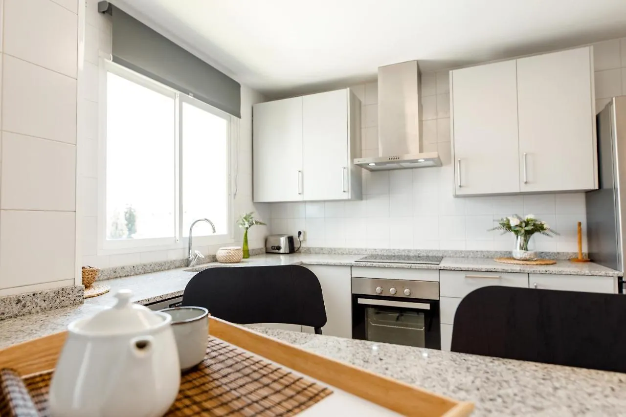 Spacious 2-Bedroom Apartment With Free Parking Sitio de Calahonda