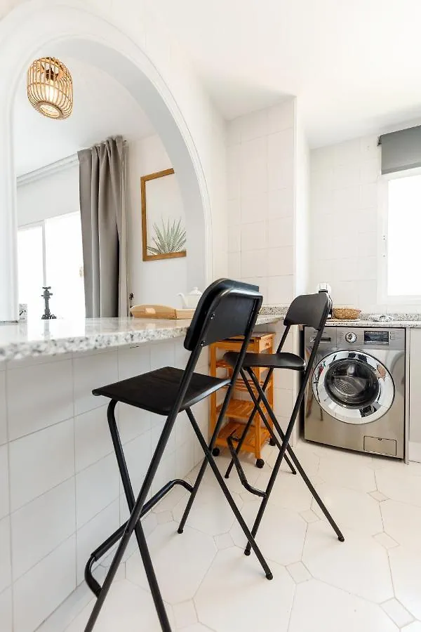 Spacious 2-Bedroom Apartment With Free Parking Sitio de Calahonda