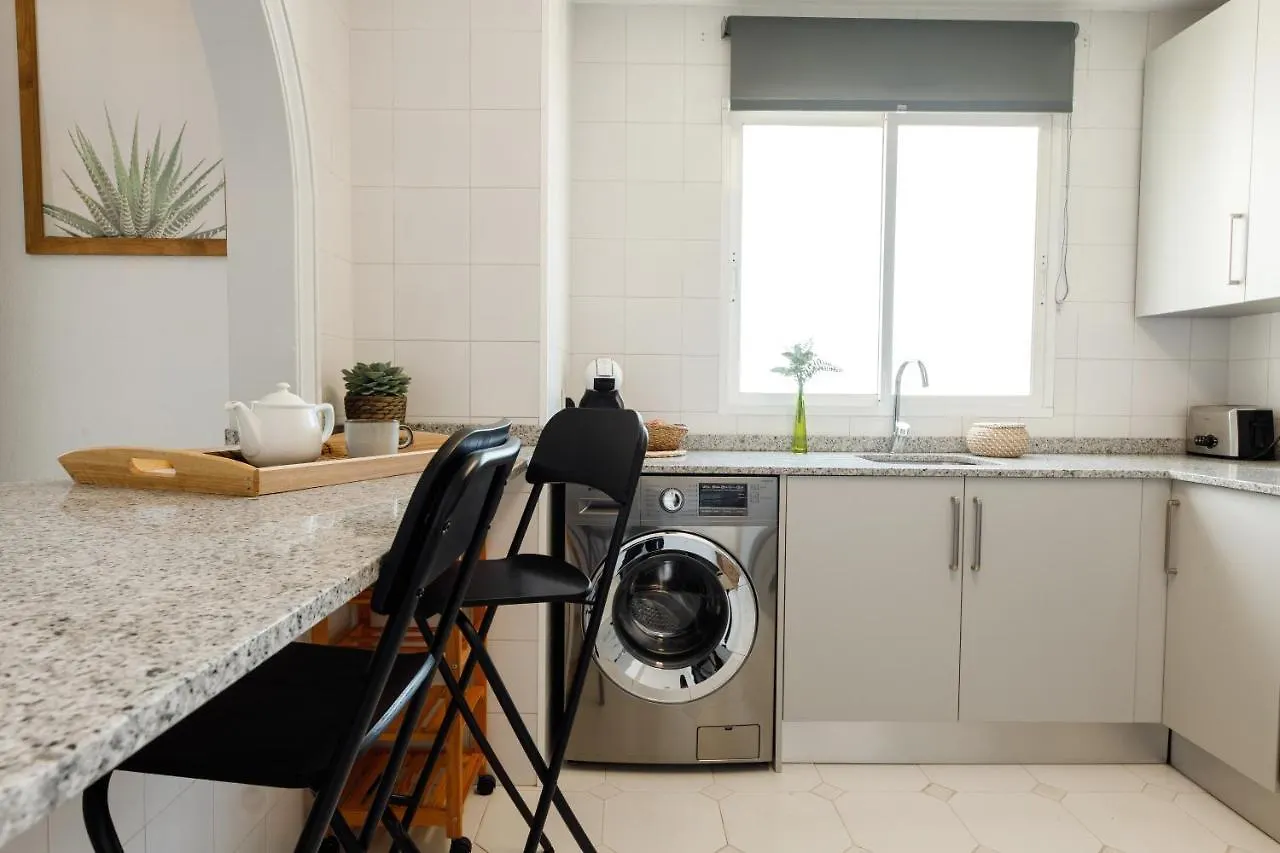 Spacious 2-Bedroom Apartment With Free Parking Sitio de Calahonda إسبانيا