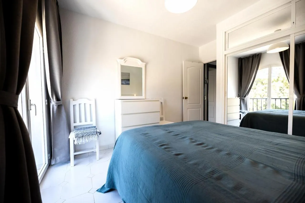 Spacious 2-Bedroom Apartment With Free Parking Sitio de Calahonda España