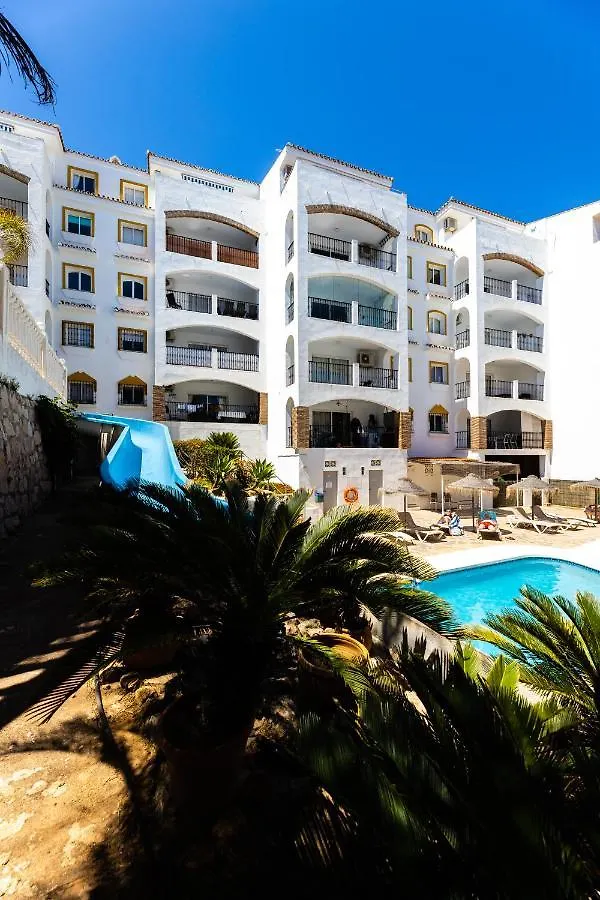 Spacious 2-Bedroom Apartment With Free Parking Sitio de Calahonda