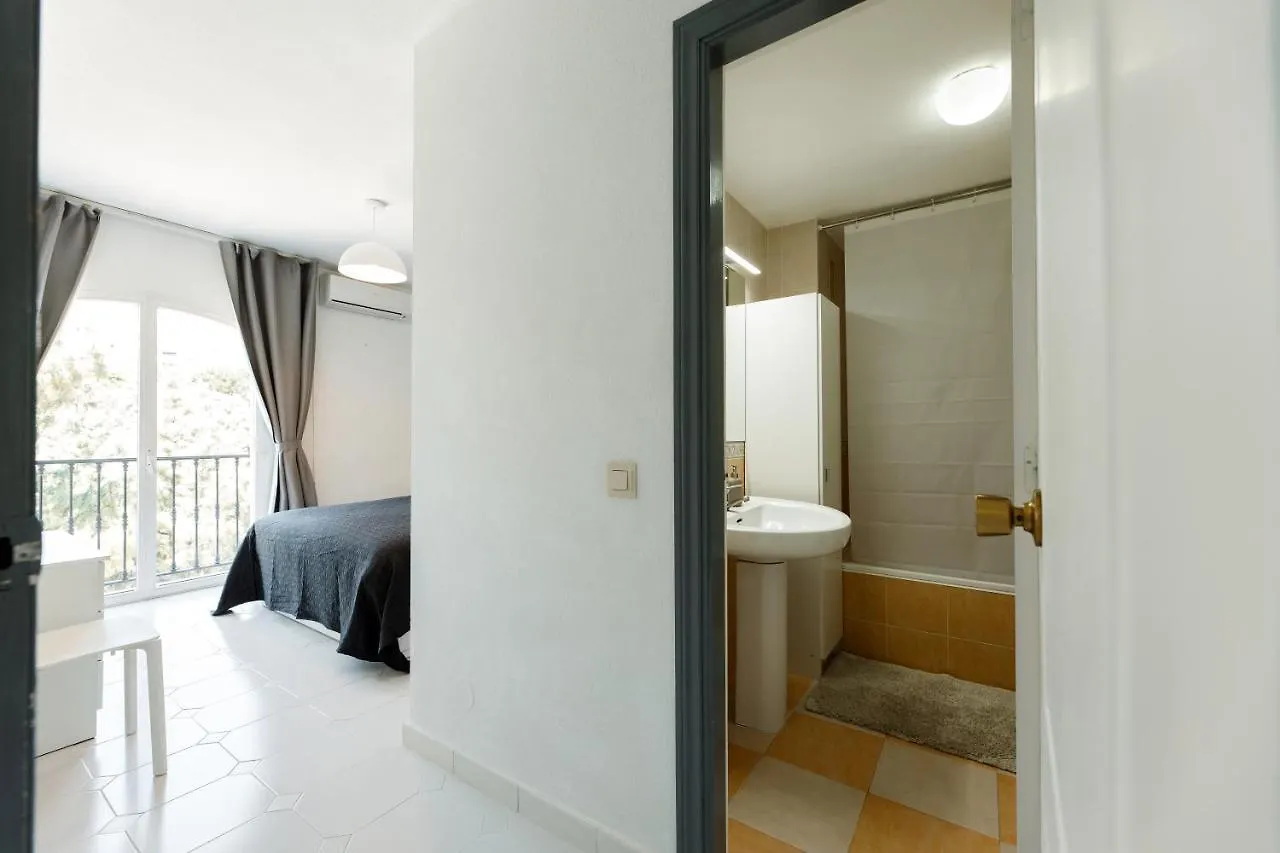 Spacious 2-Bedroom Apartment With Free Parking Sitio de Calahonda