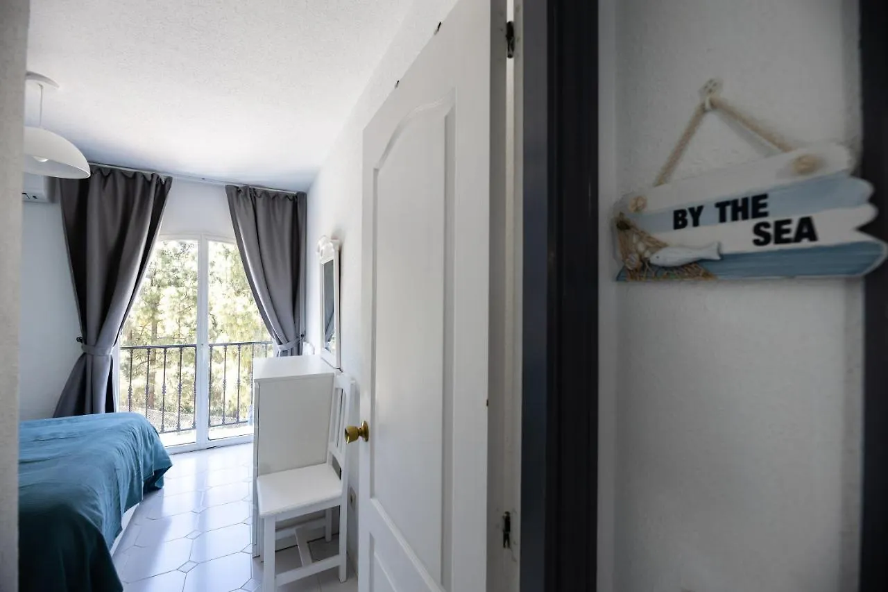 Spacious 2-Bedroom Apartment With Free Parking Sitio de Calahonda 0*,  إسبانيا
