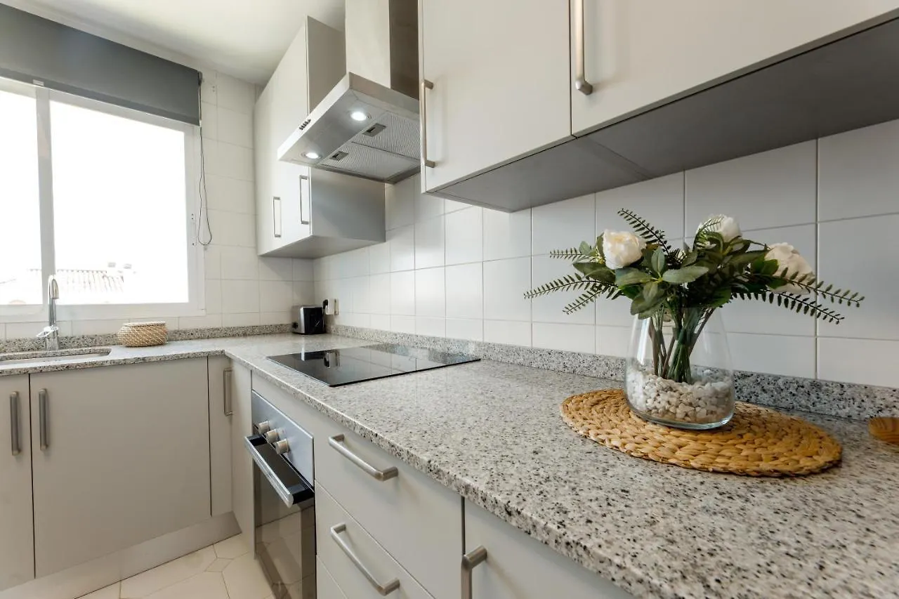 Spacious 2-Bedroom Apartment With Free Parking Sitio de Calahonda