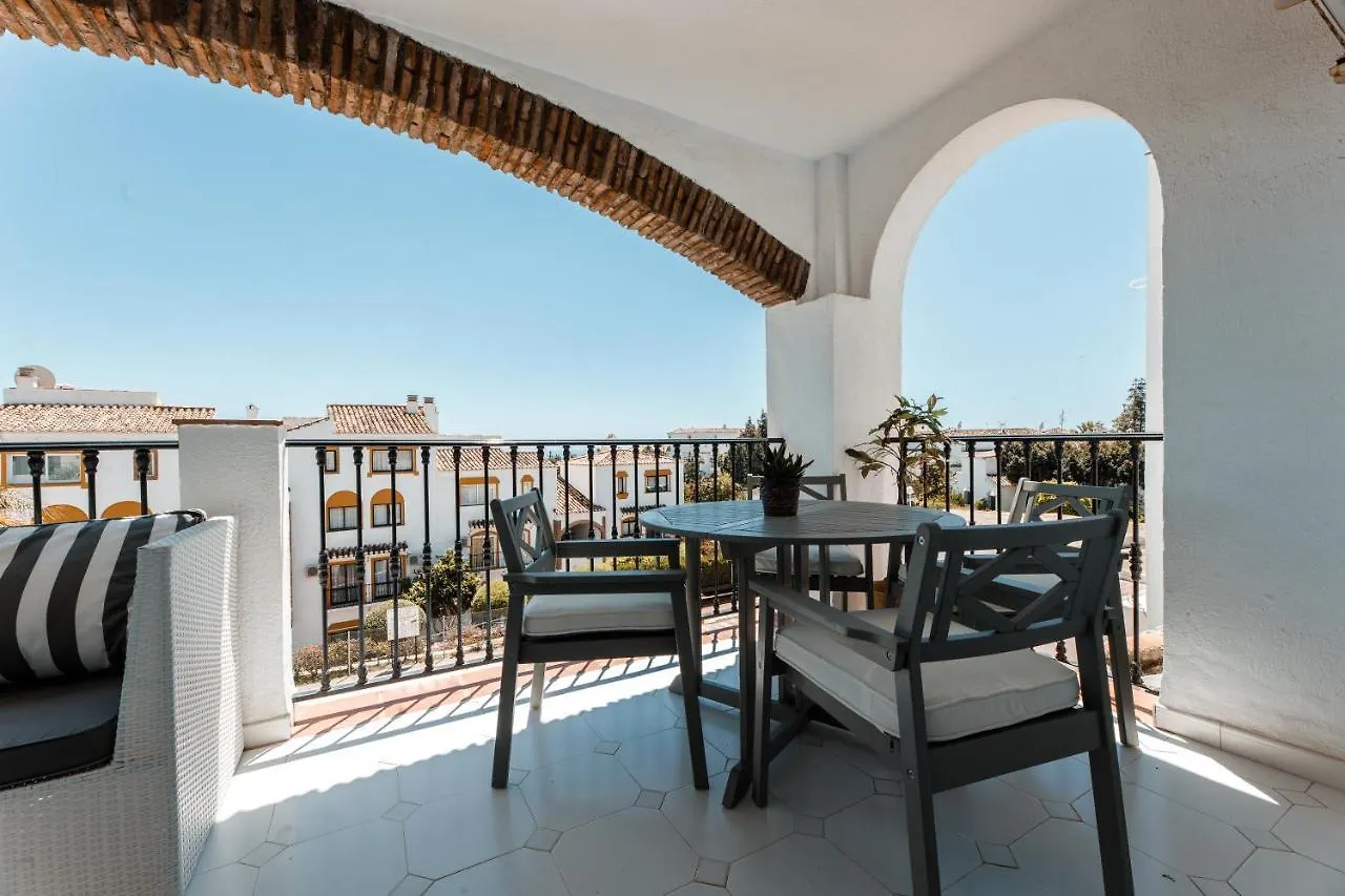 Spacious 2-Bedroom Apartment With Free Parking Sitio de Calahonda