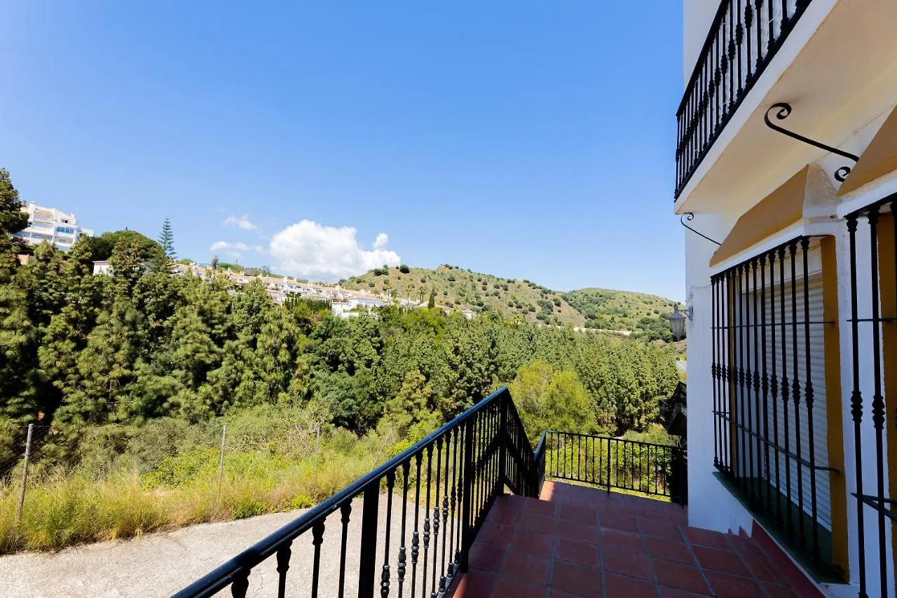 Spacious 2-Bedroom Apartment With Free Parking Sitio de Calahonda