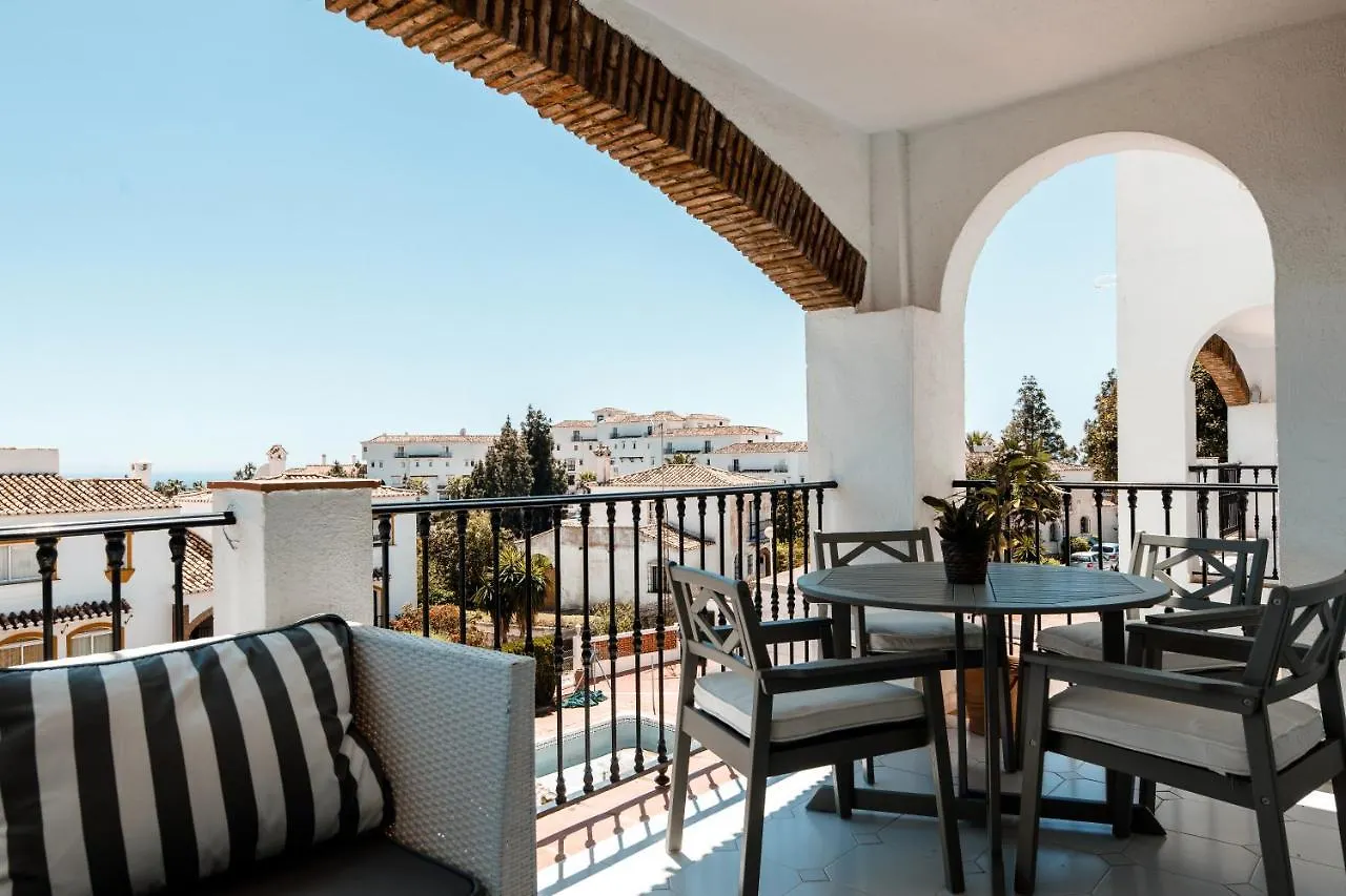 Spacious 2-Bedroom Apartment With Free Parking Sitio de Calahonda España