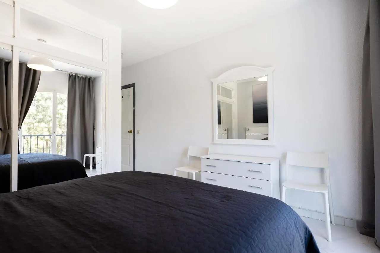Spacious 2-Bedroom Apartment With Free Parking Sitio de Calahonda