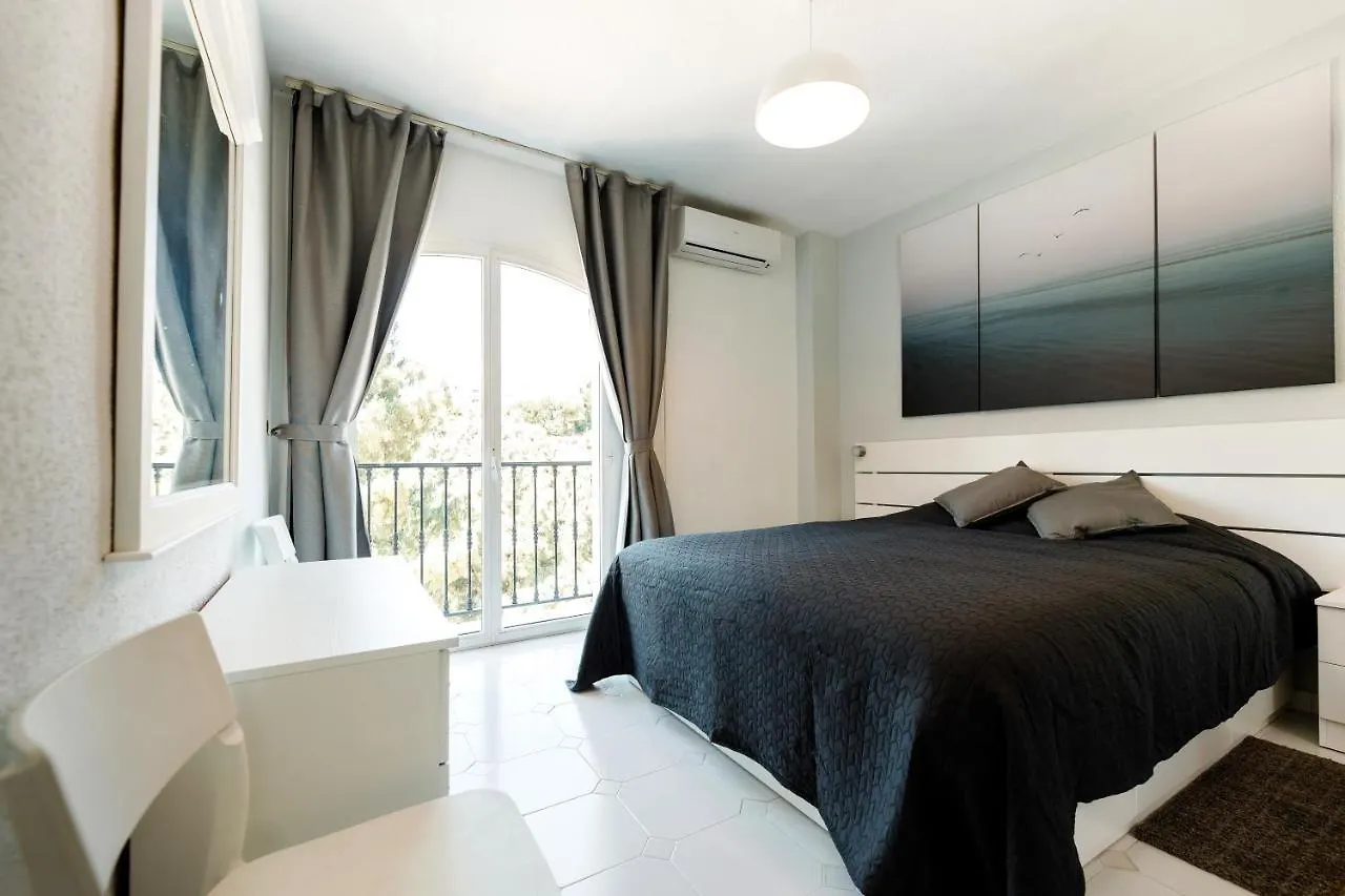 Spacious 2-Bedroom Apartment With Free Parking Sitio de Calahonda