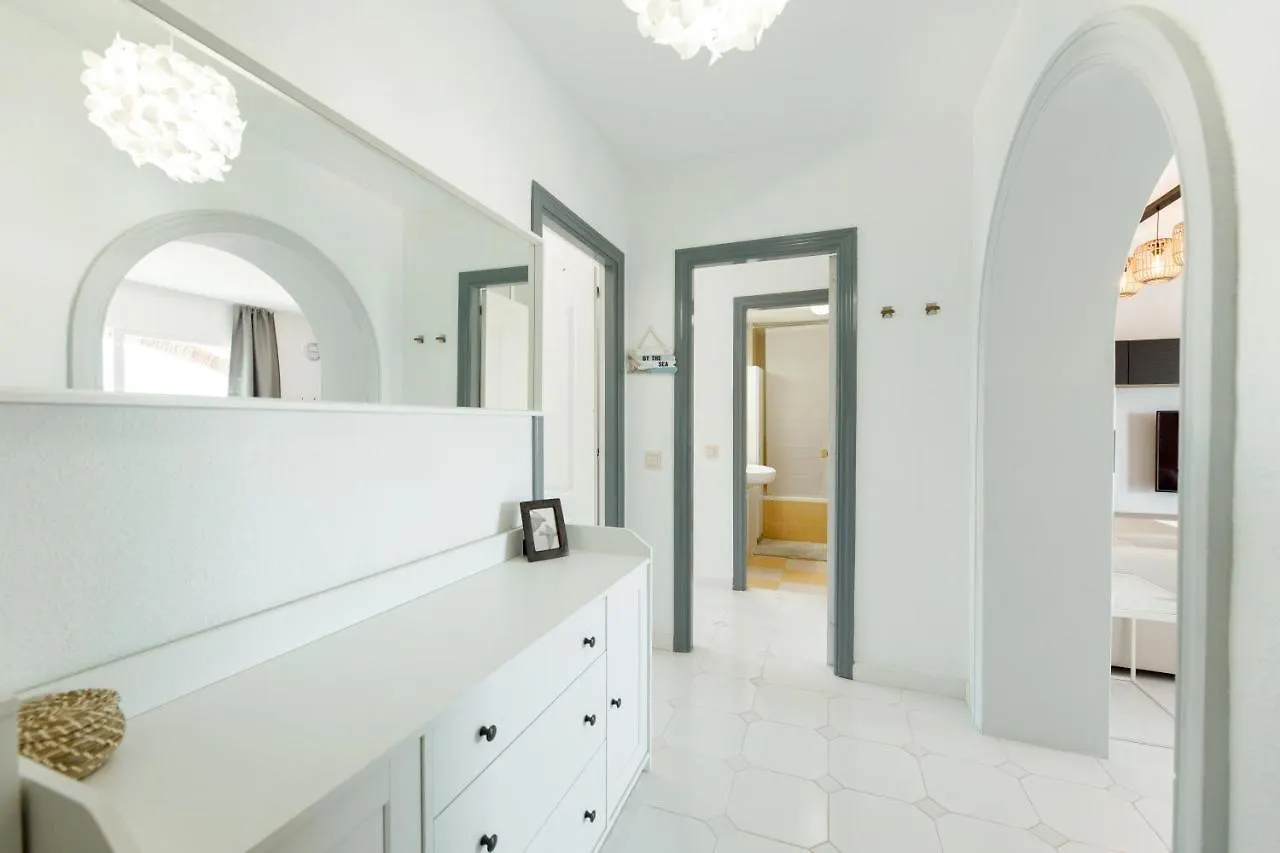 Spacious 2-Bedroom Apartment With Free Parking Sitio de Calahonda 0*,  España