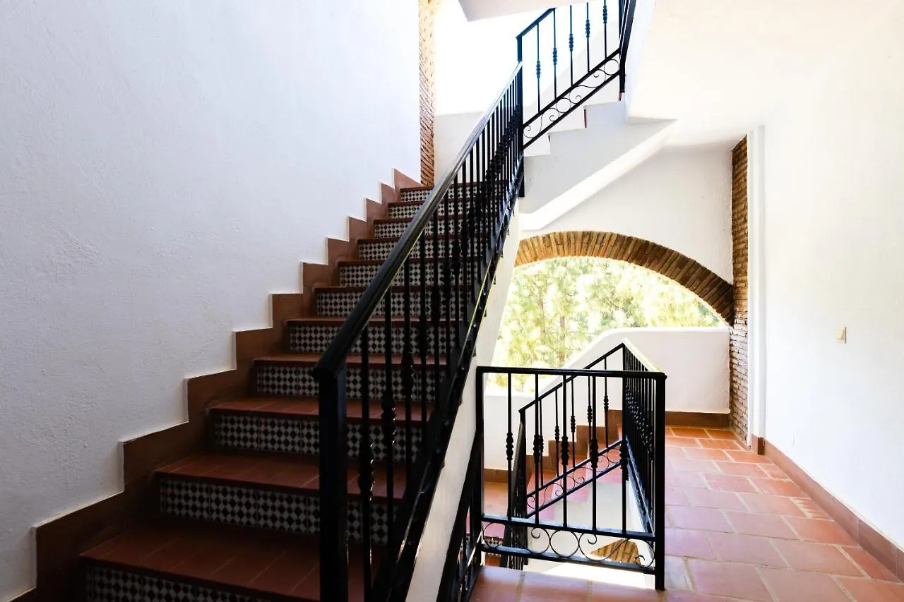Spacious 2-Bedroom Apartment With Free Parking Sitio de Calahonda España