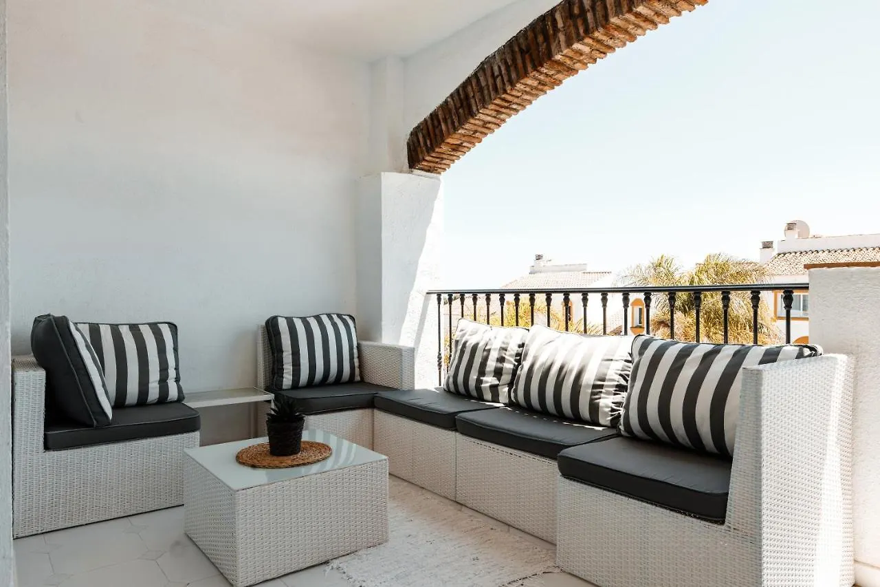 Spacious 2-Bedroom Apartment With Free Parking Sitio de Calahonda