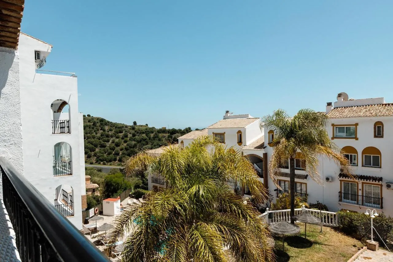 Spacious 2-Bedroom Apartment With Free Parking Sitio de Calahonda